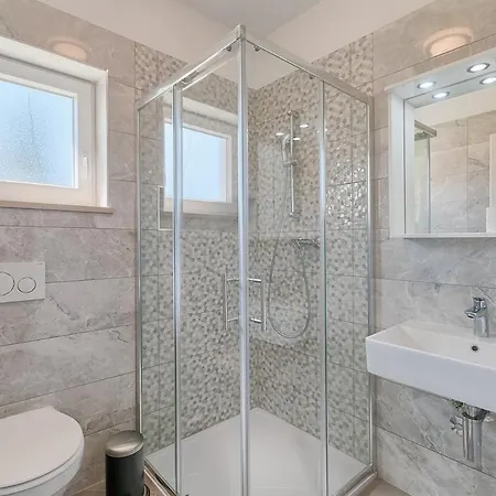 Mokka - Perfekt Ausgestattete In Hervorragender Lage بولا