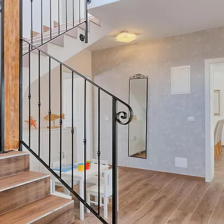 Mokka - Perfekt Ausgestattete In Hervorragender Lage Villa Pula