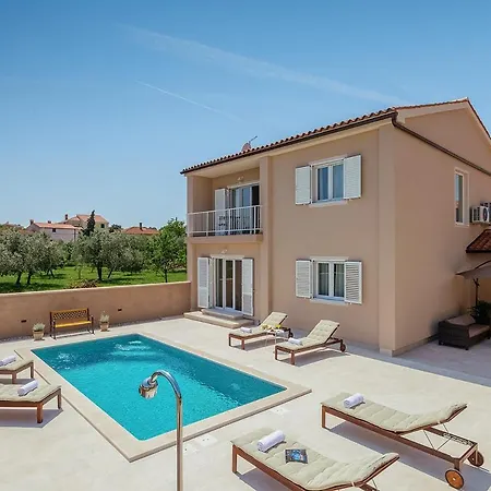 Mokka - Perfekt Ausgestattete In Hervorragender Lage Villa Pula