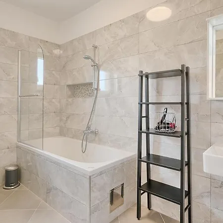 Mokka - Perfekt Ausgestattete In Hervorragender Lage *