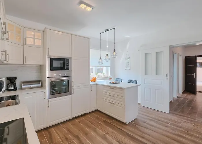 Mokka - Perfekt Ausgestattete In Hervorragender Lage Willa Pula