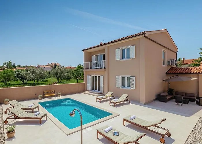 Mokka - Perfekt Ausgestattete In Hervorragender Lage Willa Pula