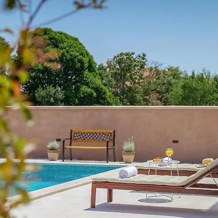 Mokka - Perfekt Ausgestattete In Hervorragender Lage Пула