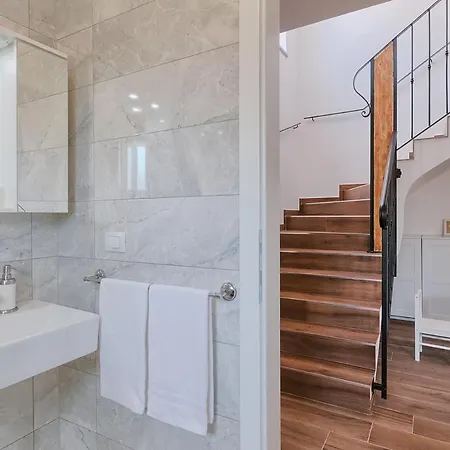 Mokka - Perfekt Ausgestattete In Hervorragender Lage